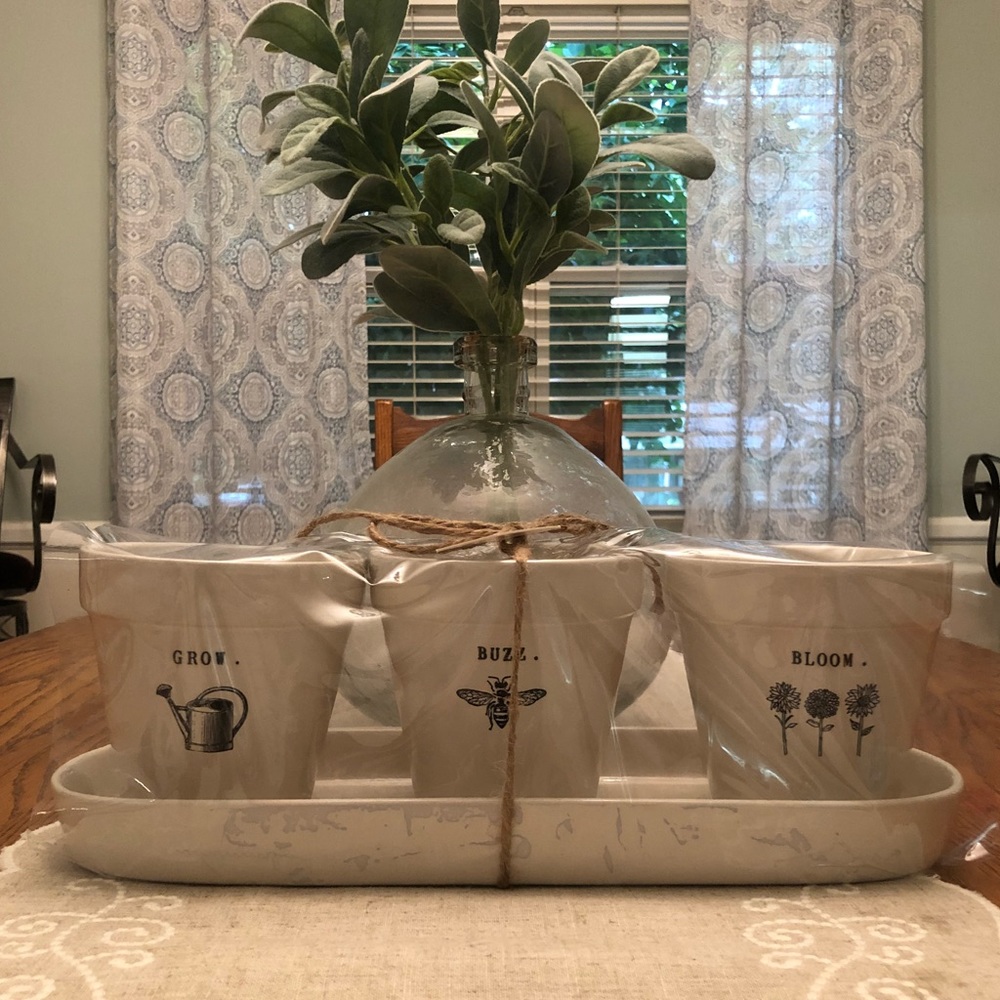 Rae Dunn set of 3 GROW. BUZZ. BLOOM. planters.